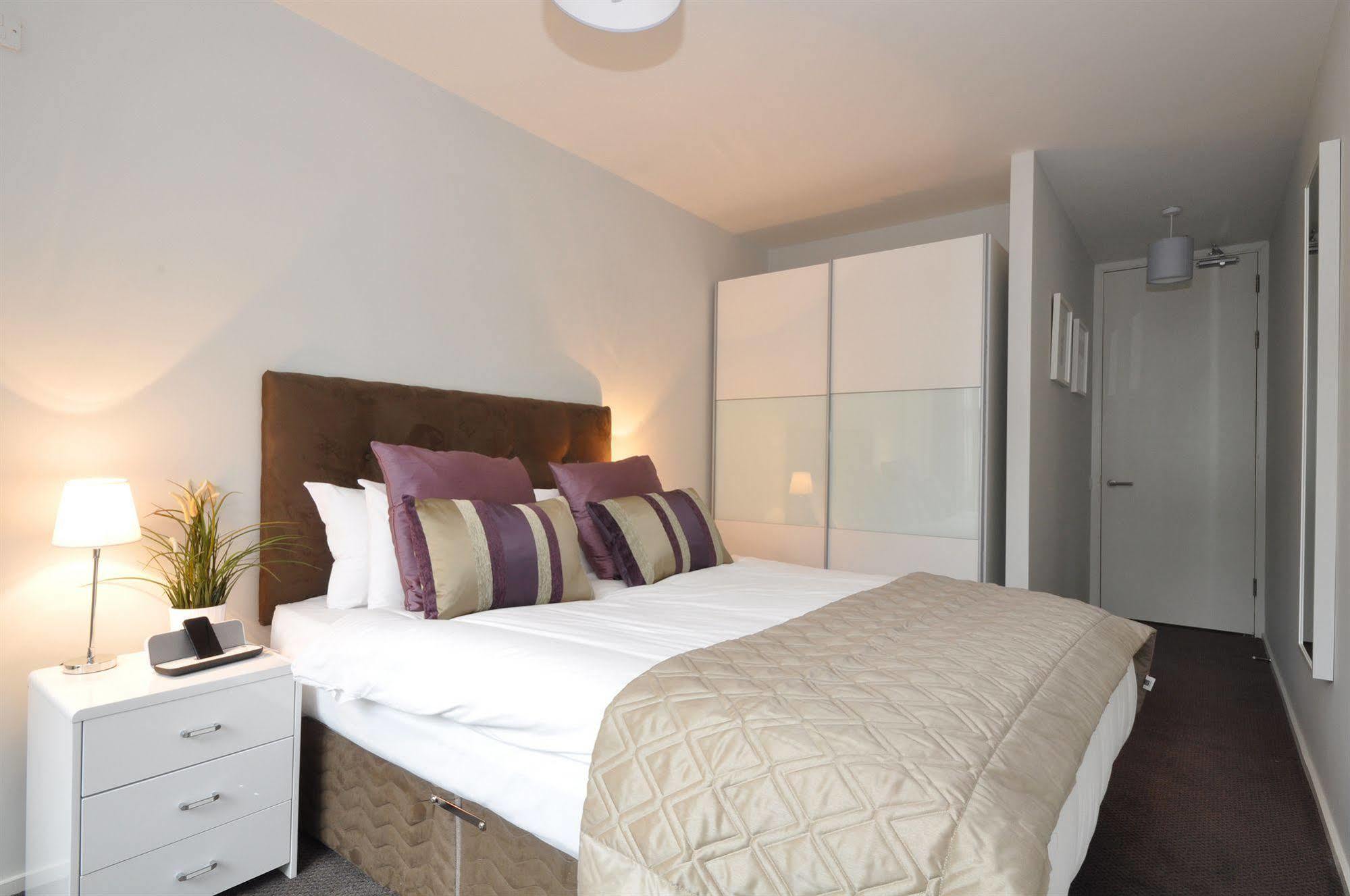 Your Base Dublin - Grand Canal Square Ngoại thất bức ảnh