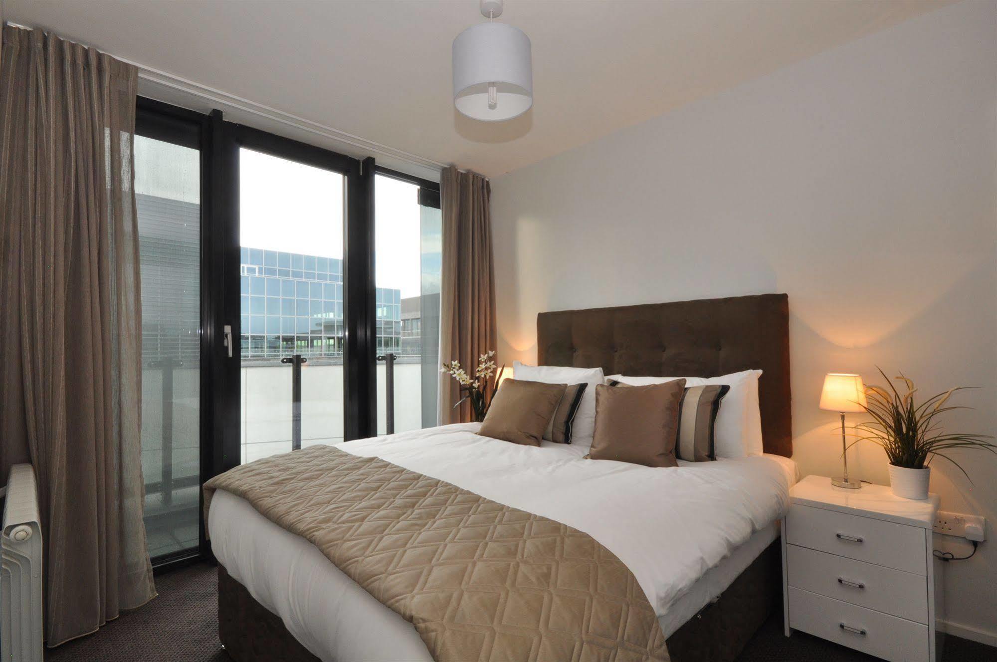 Your Base Dublin - Grand Canal Square Ngoại thất bức ảnh